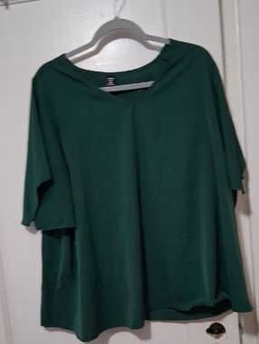 SHEIN Deep Green V-Neck Tunic Top with flowy sheeves Polyester